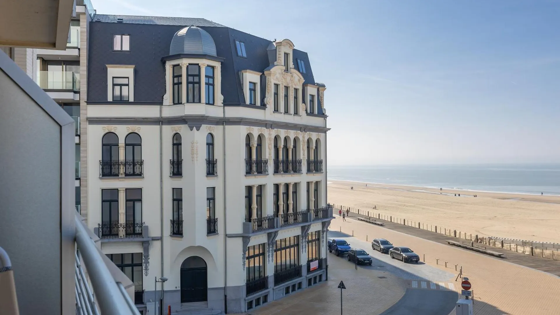 Royal Palace 1 03-03 Ostende